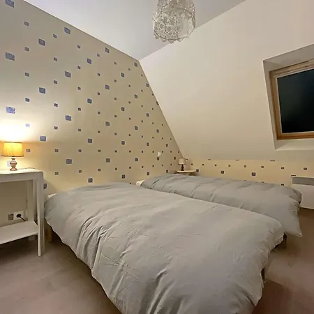 Appartement Grand T3 Idealement Situe Proche Et Commerces Avec Balcon Et Parking A - Fr-1-646-39 Berck