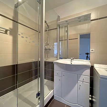 Grand T3 Idealement Situe Proche Et Commerces Avec Balcon Et Parking A - Fr-1-646-39 Appartement