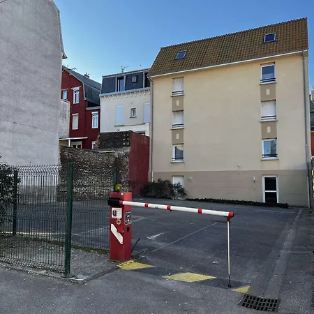 Apartmán Grand T3 Idealement Situe Proche Et Commerces Avec Balcon Et Parking A - Fr-1-646-39