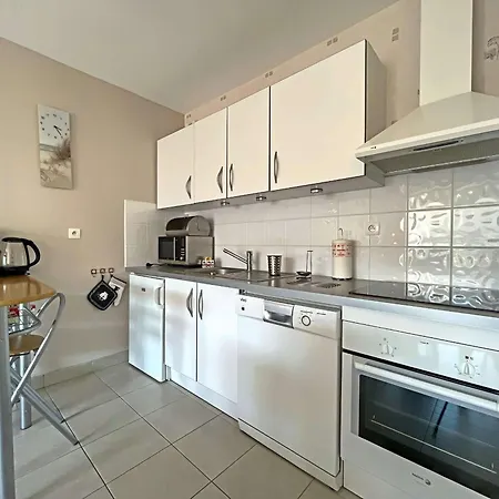 Grand T3 Idealement Situe Proche Et Commerces Avec Balcon Et Parking A - Fr-1-646-39